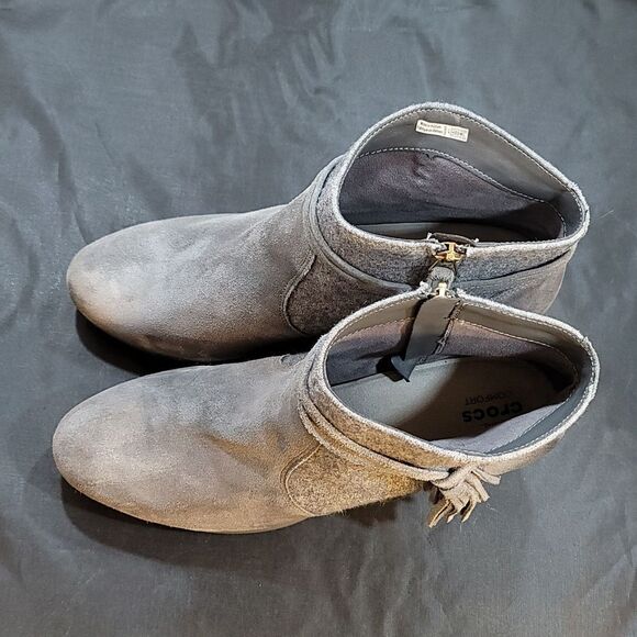 CROCS LEIGH SUEDE MIX WOMEN'S BOOTIE - Picture 7 of 14